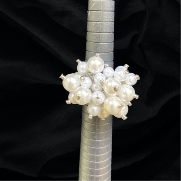 Ring "Cluster of Pearls" with Faux Pearls, Silver Toned Band - Picture 9 of 9